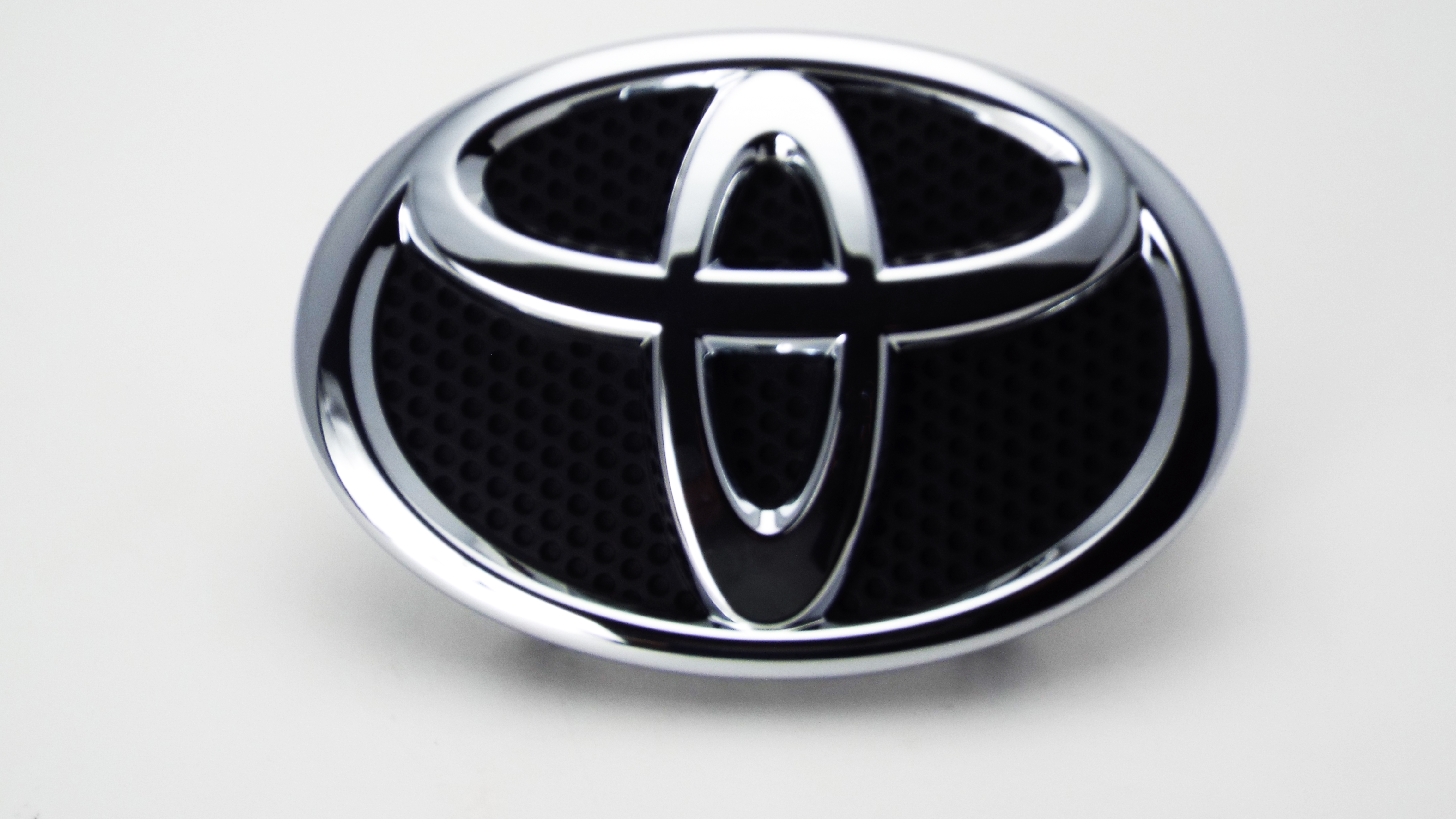 https://epc-images.toyota.com/753010R030-1.jpg
