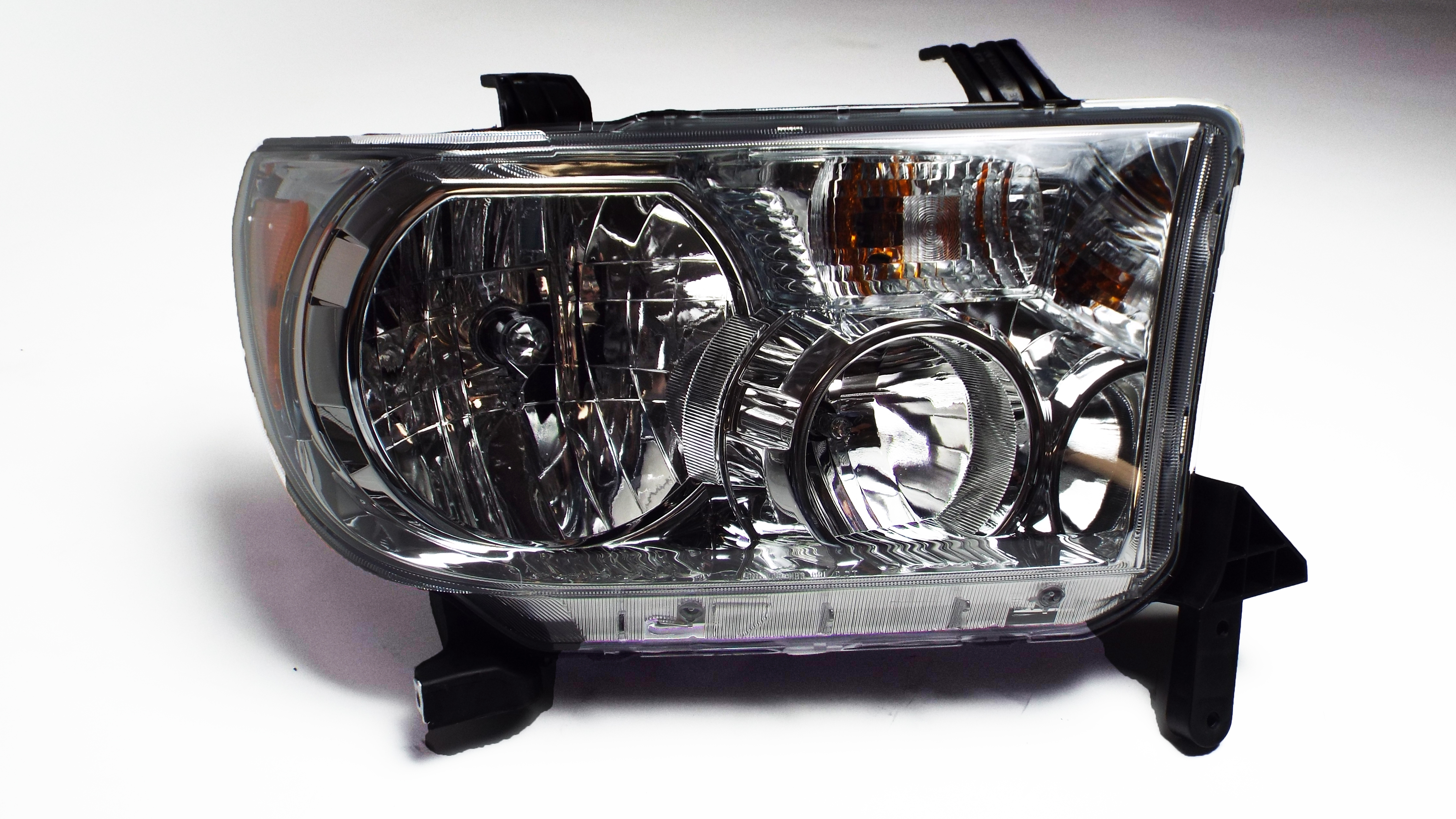 https://epc-images.toyota.com/811100C051-1.jpg