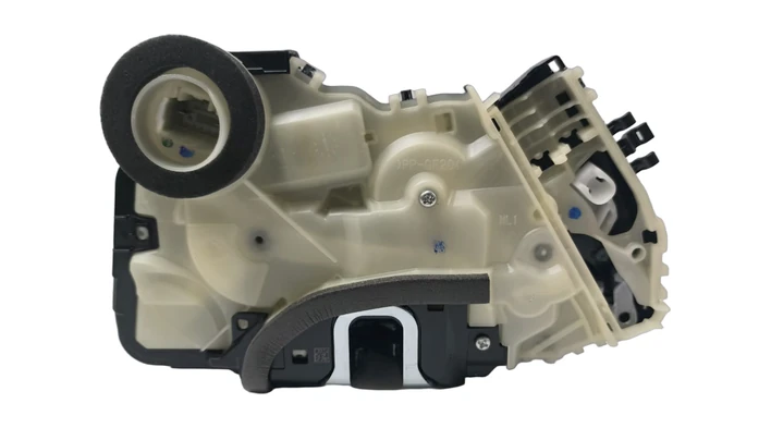Toyota Lock Assembly Front Door Right Hand With Motor #69030-AQ010
