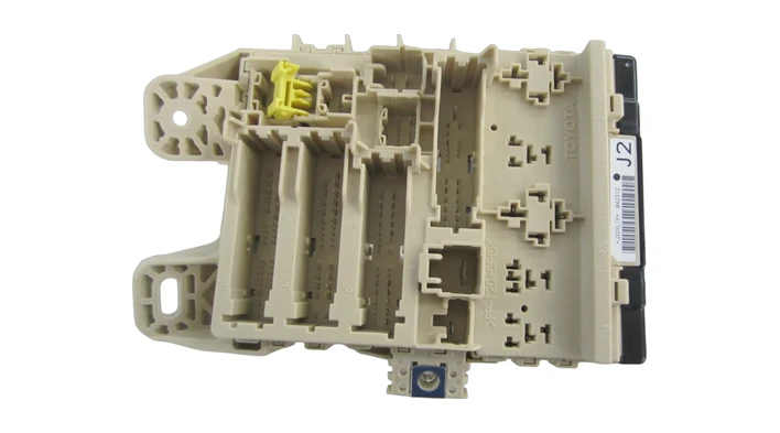 パーツ yo Toyota Driver Side Junction Block Assembly #82730-0T043